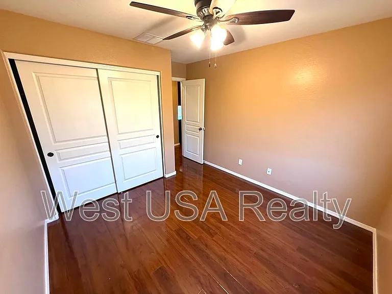 8821 S 40th Dr — Photo 13