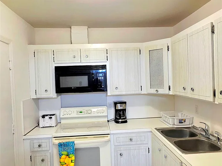 2230 NE 56th Pl #208 — Photo 9