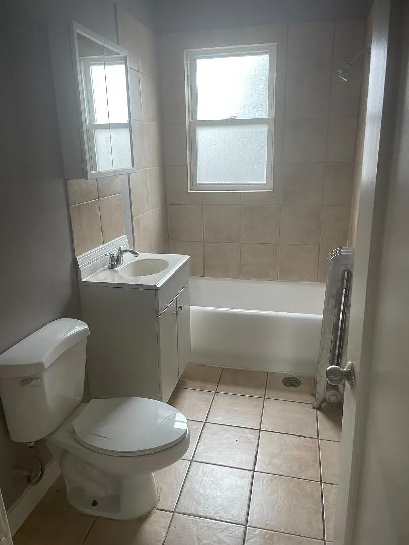 1418 West 82nd Street - 1418 W 82nd St #2 — Photo 2