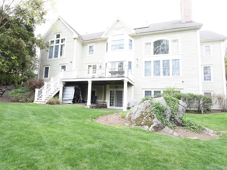 1 Augusta Ct — Photo 40