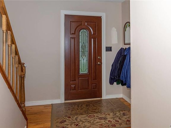 2nd image of 10 Earl St