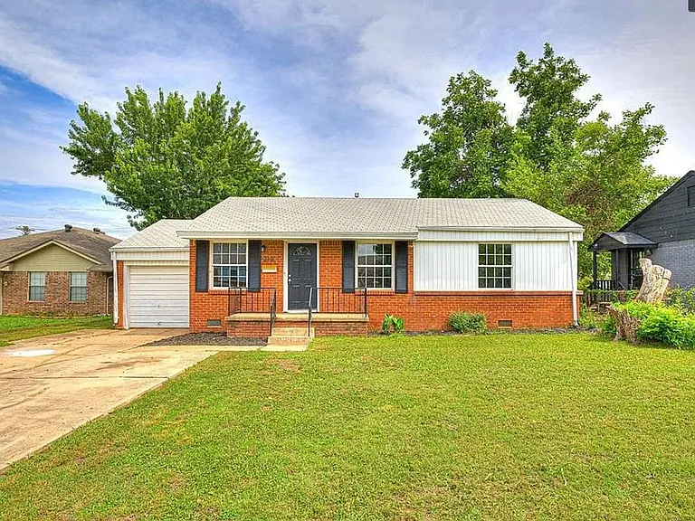 313 E Northrup Dr — Photo 1