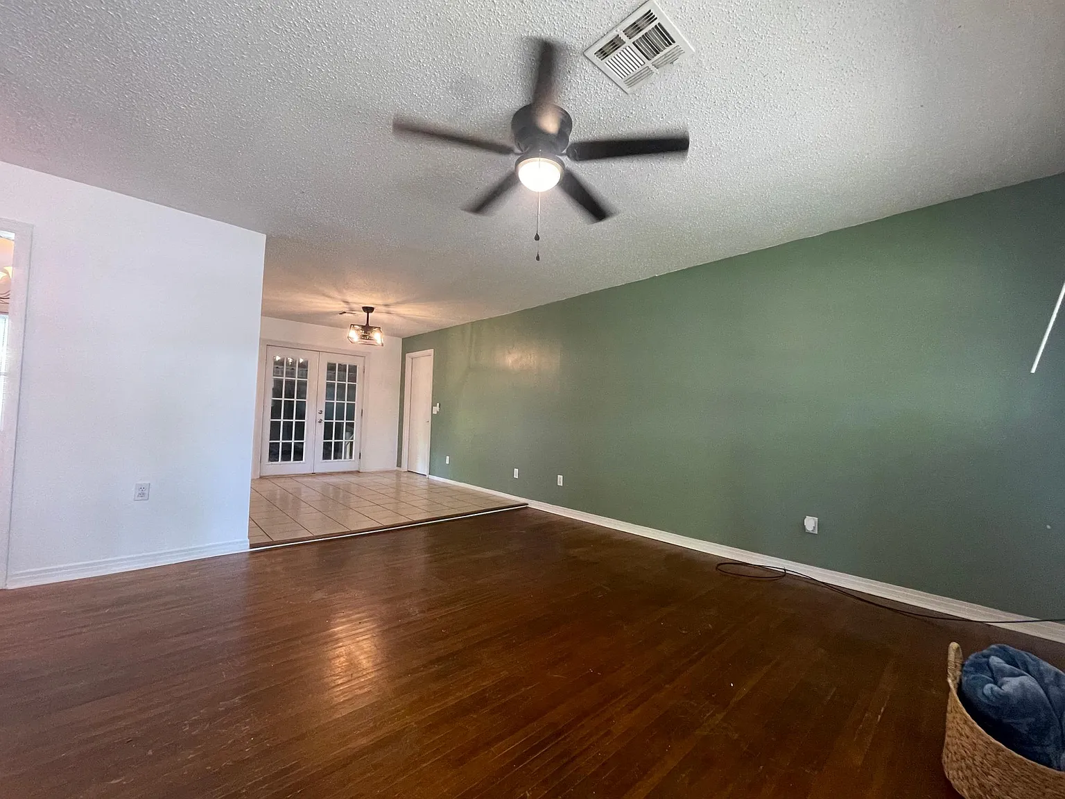 4 bed, 1500 sqft, $1,200 — Photo 2