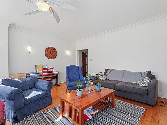 4th image of 7436 N Claremont Ave APT 3