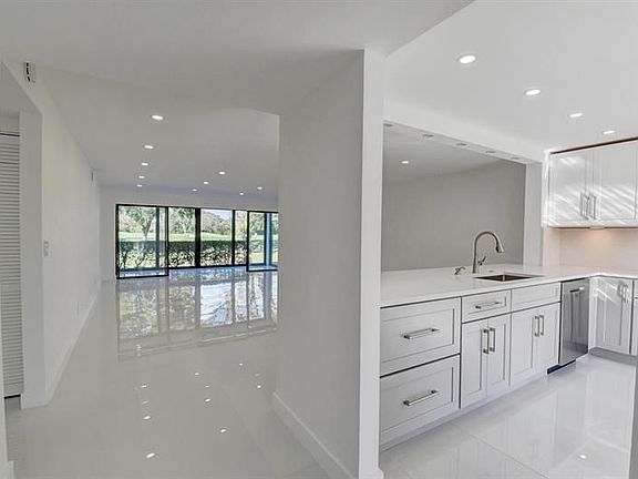 5th image of 5645 Fairway Park Dr APT 102