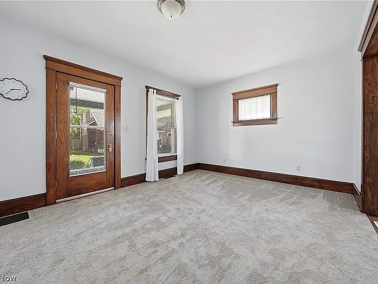 2613 Crown Pl NW — Photo 3