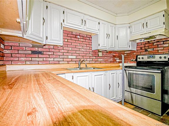 3rd image of 167 Dupont Pl