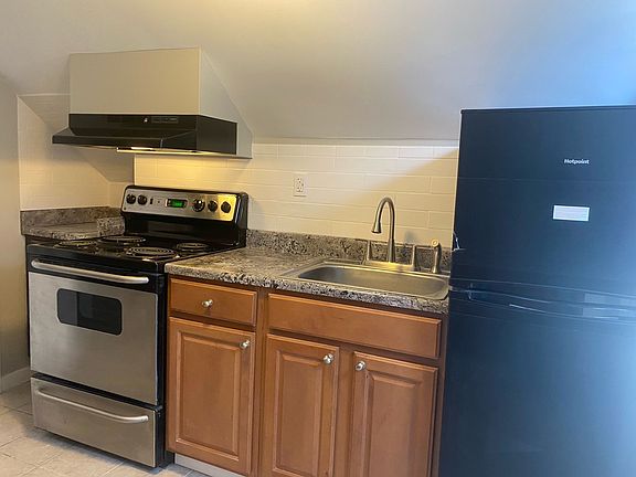 2nd image of 6R Salem St #7