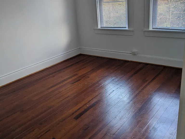 214 E Fairfax Ln — Photo 10