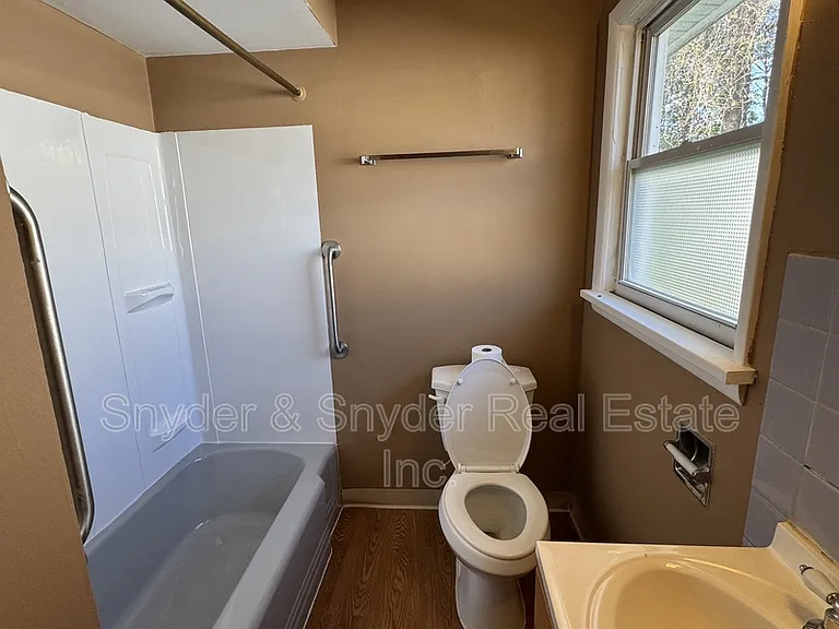 2350 Newton St — Photo 10