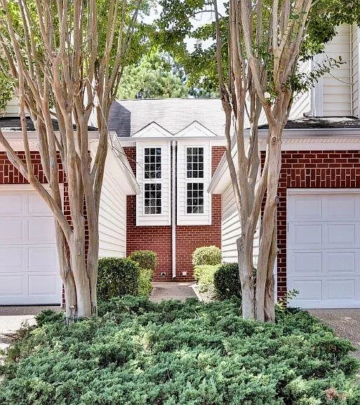 4559 Beacon Hill Dr — Photo 2