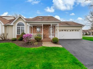 7 Bird Walk Ln, Buffalo, NY 14221