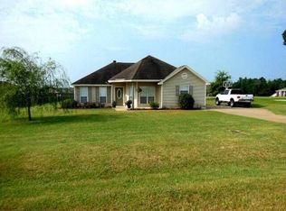 526 County Road 40 E, Deatsville, AL 36022