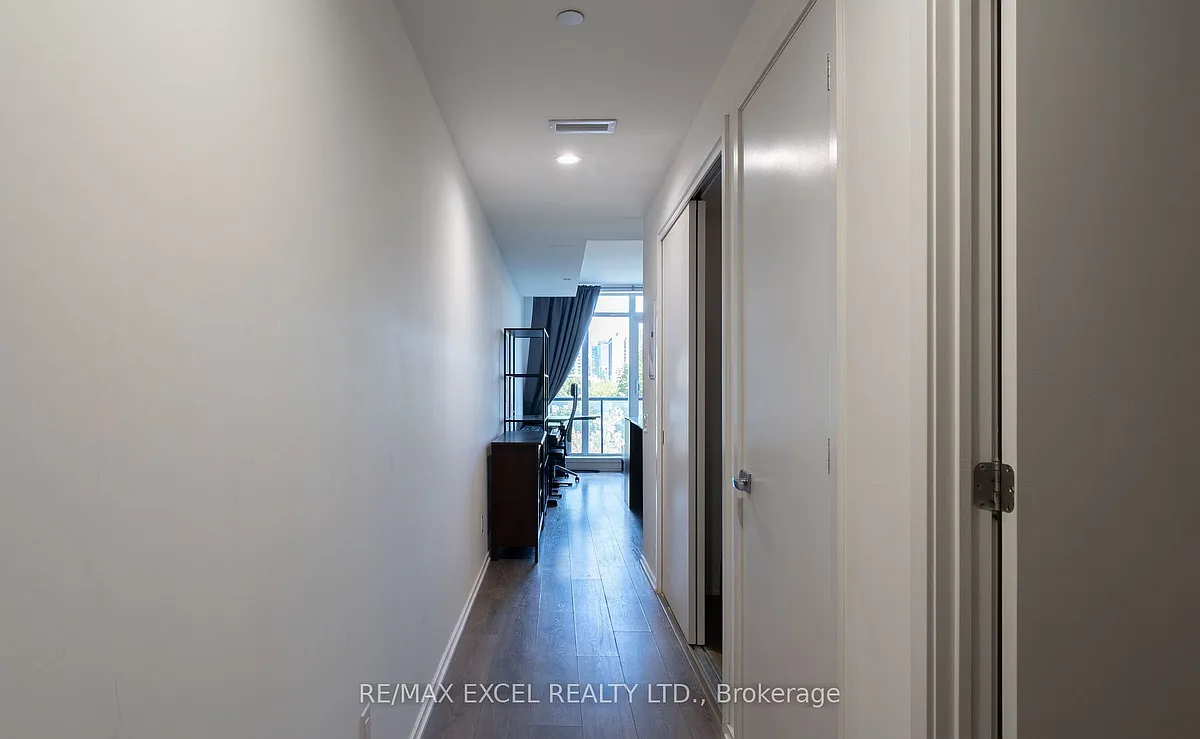 Photo 2 of 11 - 783 Bathurst St #506 - Toronto, ON Building Photo - 783 Bathurst St #506