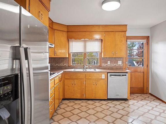 5th image of 37 Spofford St