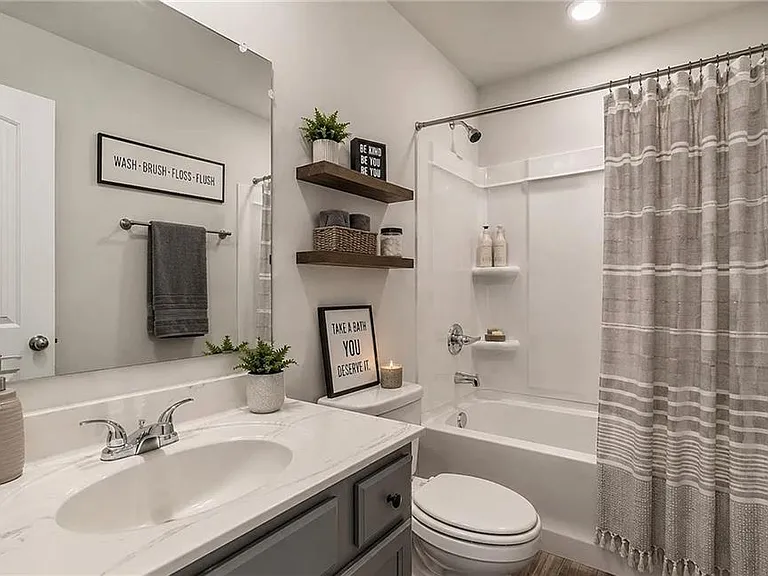118 Briarwood Dr E — Photo 14