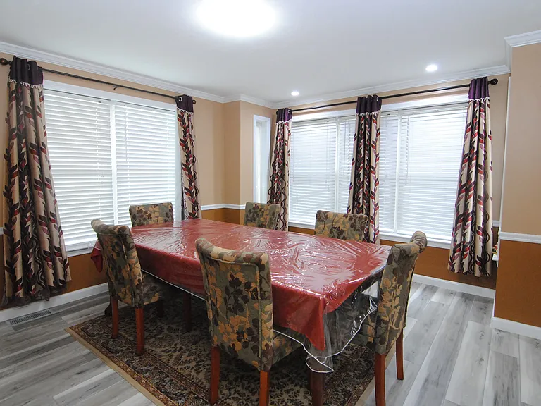 27 Hollyhock Ave — Photo 6