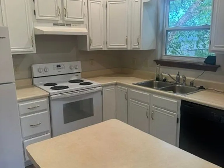2601 Flintwood Ct — Photo 2
