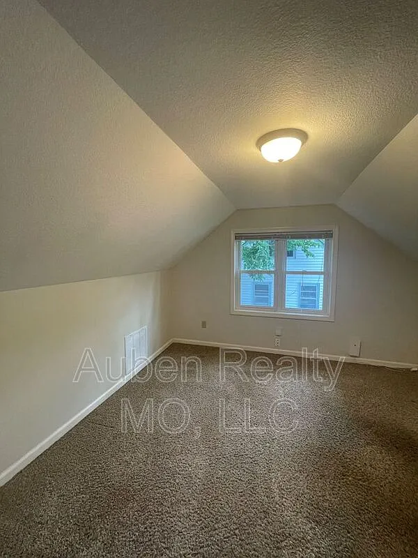 3 bed, 2.0 bath, 1000 sqft, $1,795 — Photo 4