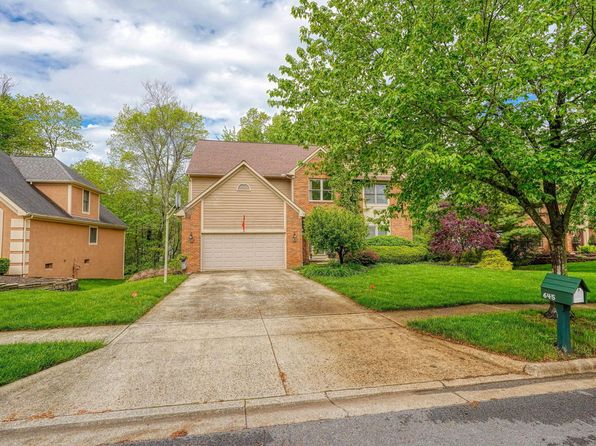 645 Ulverston Dr, Columbus, OH 43230