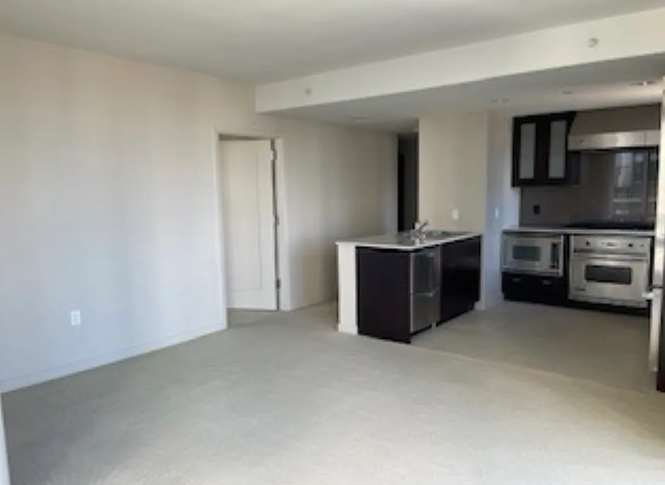 2 bed, 950 sqft, $6,495 — Photo 2