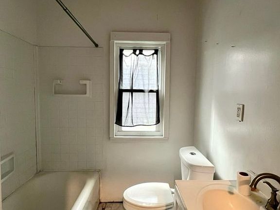 4th image of 74 Minnesota Ave #1