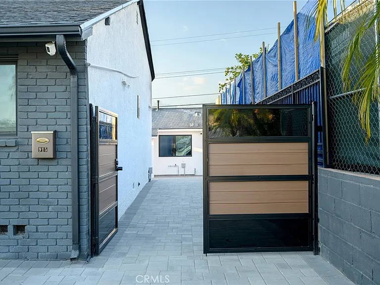 915 Cornell — Photo 22