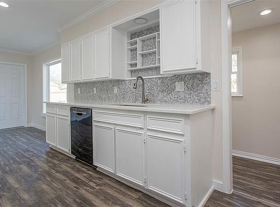 4th image of 7300 Culver Ave