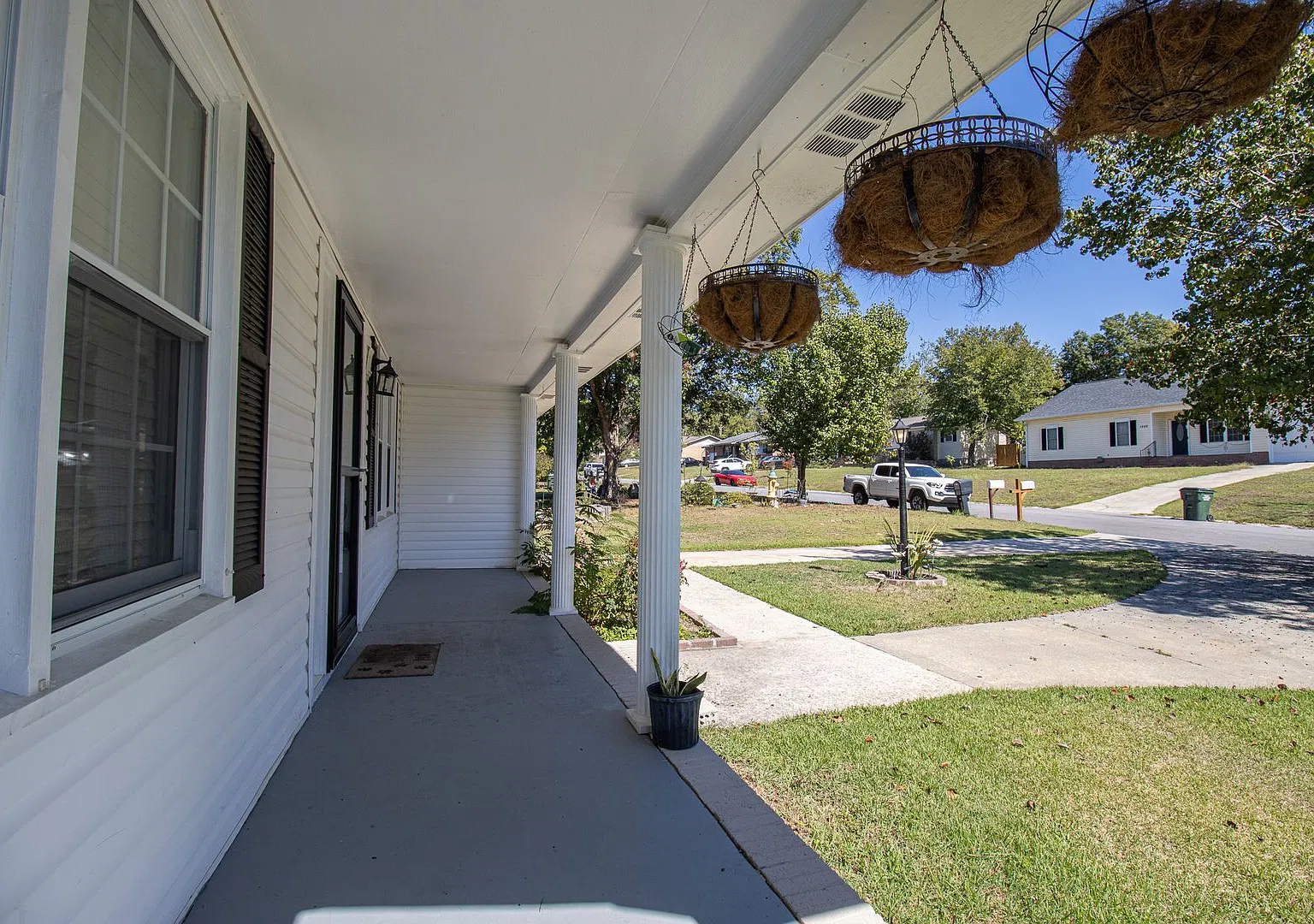 Charming 2-Bedroom, 2-Bath Home in Pine Ridge — Photo 3