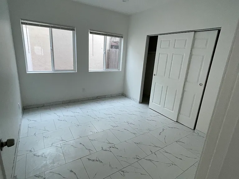 12761 Valencia Way — Photo 8