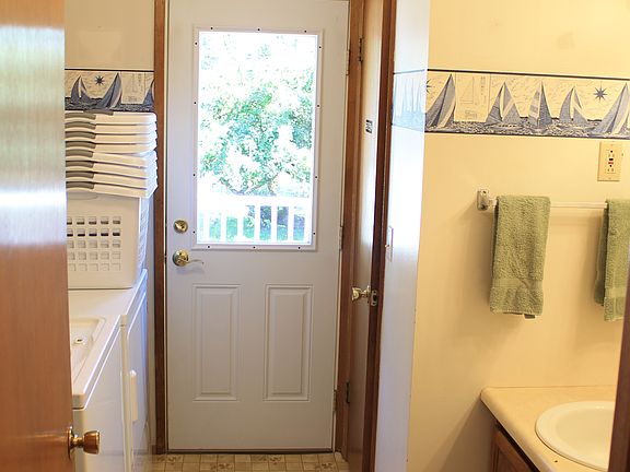 laundry & 1/2 bath