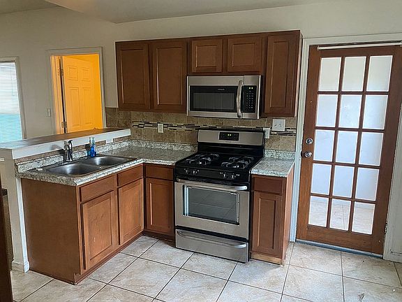 2nd image of 129 E 6th St