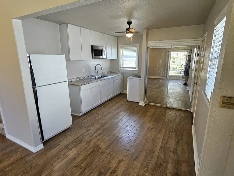613 N Sumner St — Photo 5