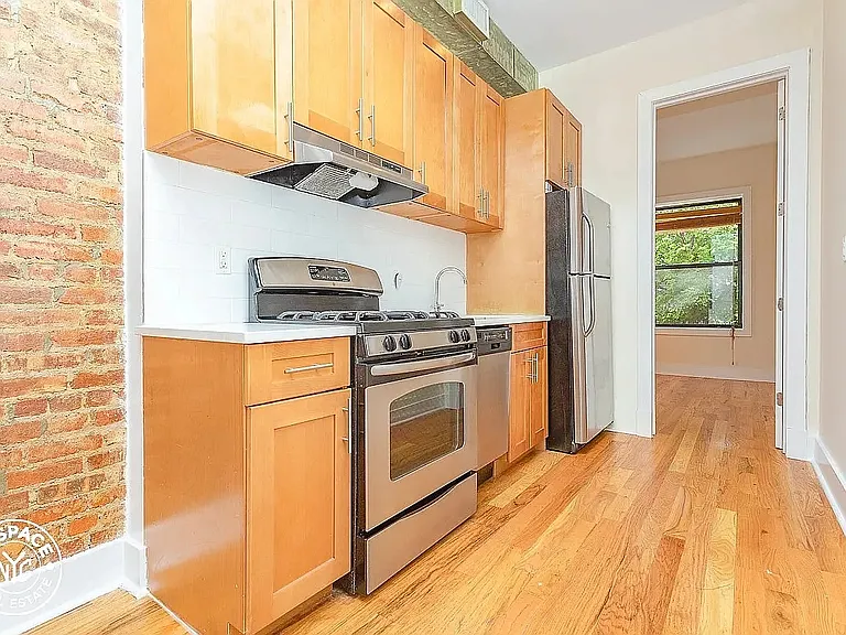 236 Irving Ave #1R — Photo 8