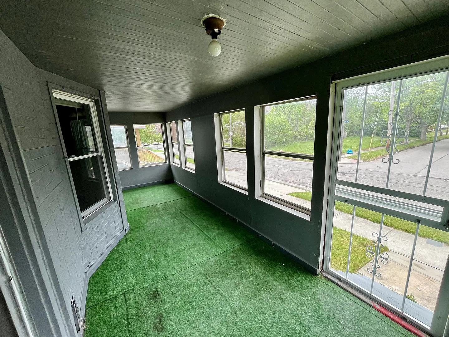 Four Bedroom One Bathroom Single Family Home For Rent. Move In Special - Half Off First Months Rent — Photo 3