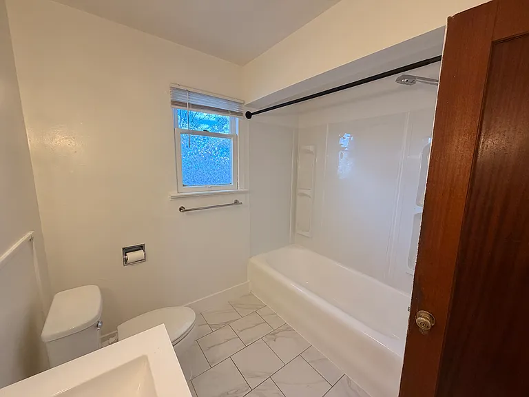 319 Thoma St — Photo 11
