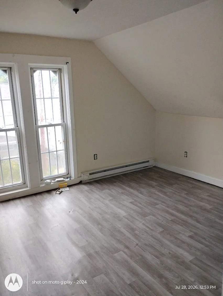 5 bed, 1600 sqft, $2,200 — Photo 3