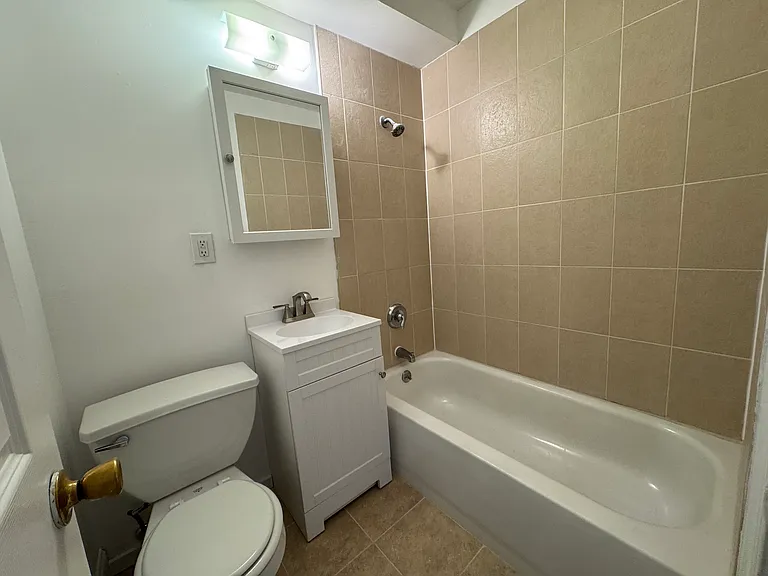 279 York Ave — Photo 5