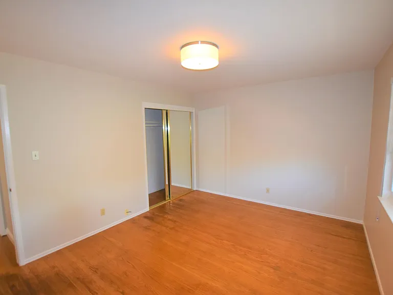 1476 Bedford Ave — Photo 14