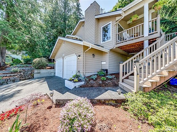 2nd image of 9454 Newton Pl NE