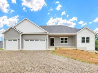 621 Trapp Ln, Hopewell, OH 43746