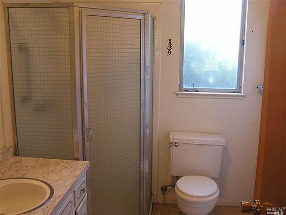 4th image of 1269 Solano Ave