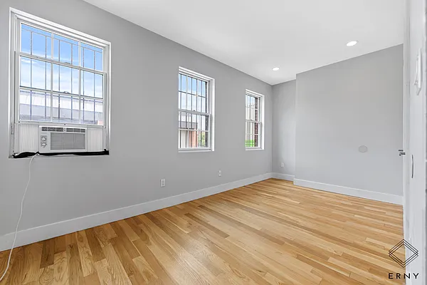 Rented by ERNY LLC | media 9