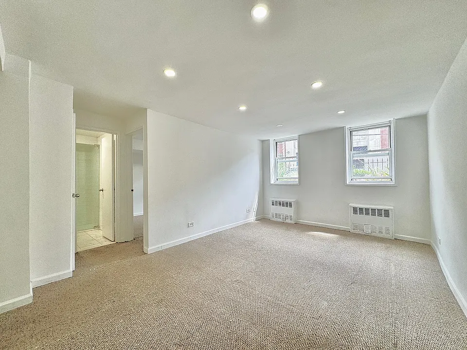 142-27 Barclay Ave #1E