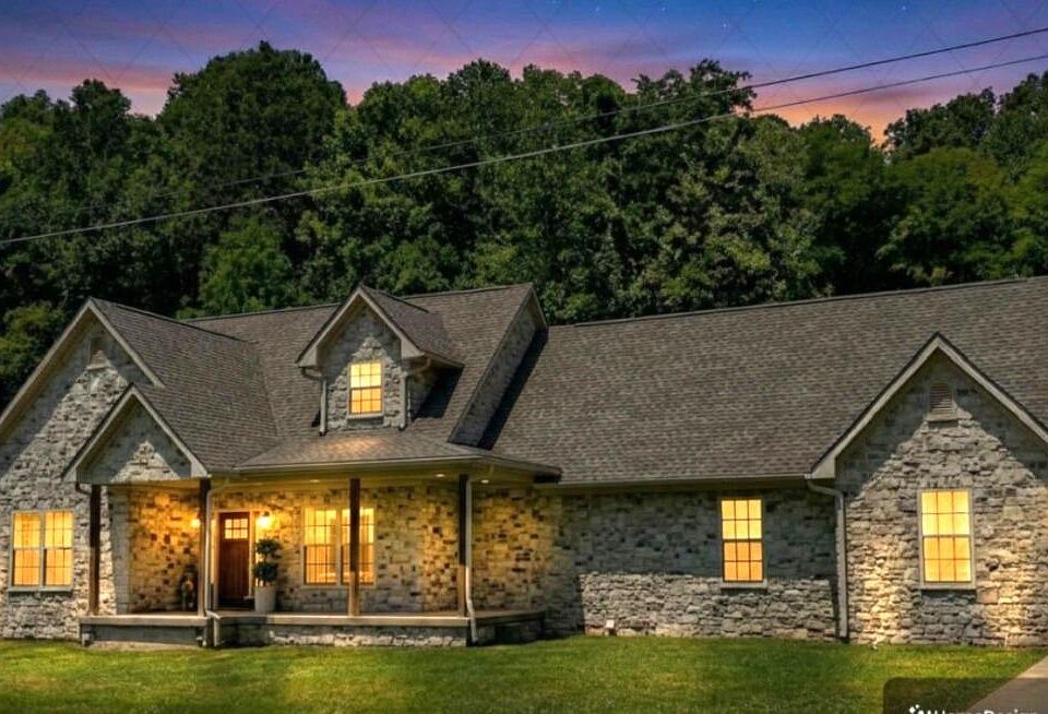 1st image of 161 Collier Ave