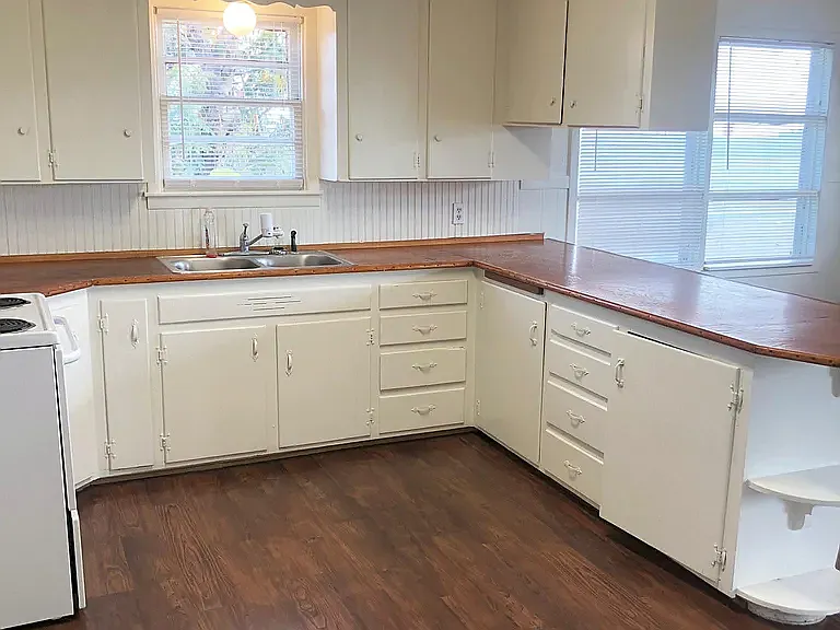 11410 Avenue P — Photo 10