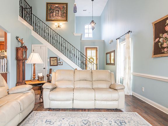 4th image of 9072 Belle Maison Blvd