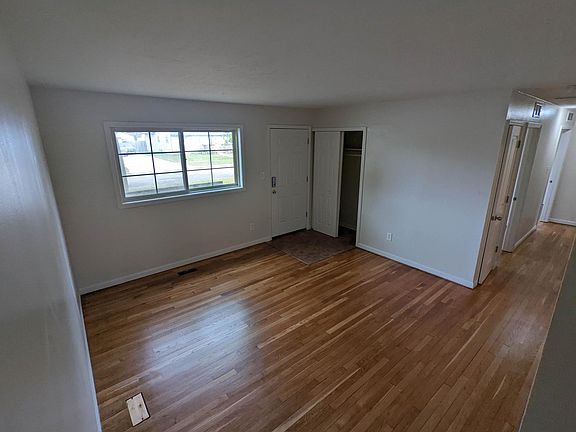 3rd image of 1335 Hunter Ave