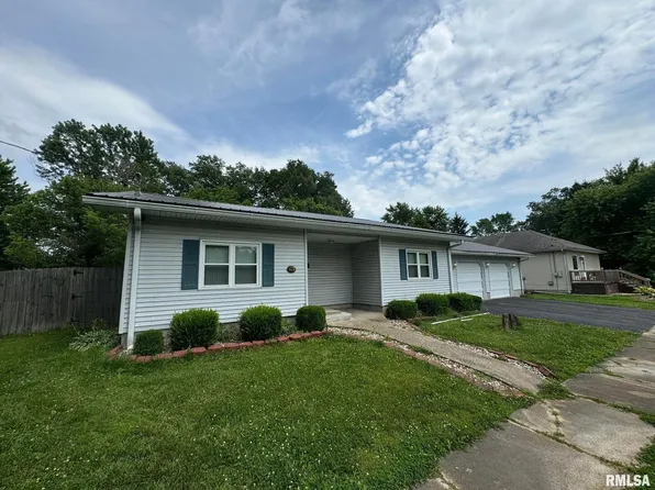 608 S Locust St, West Frankfort, IL 62896