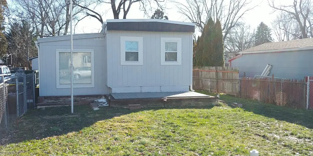 3147 Clive Ave — Photo 2